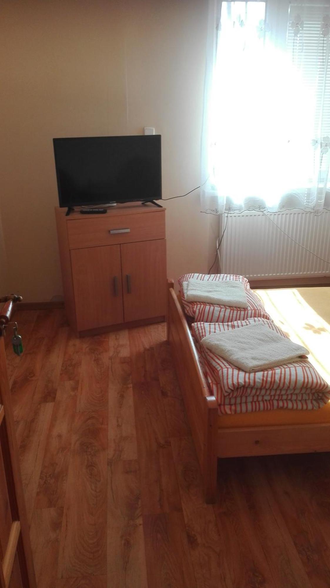 Apartamenty, Pokoje, Noclegi Pracownicze " Skarpa" Wilkasy Exterior photo