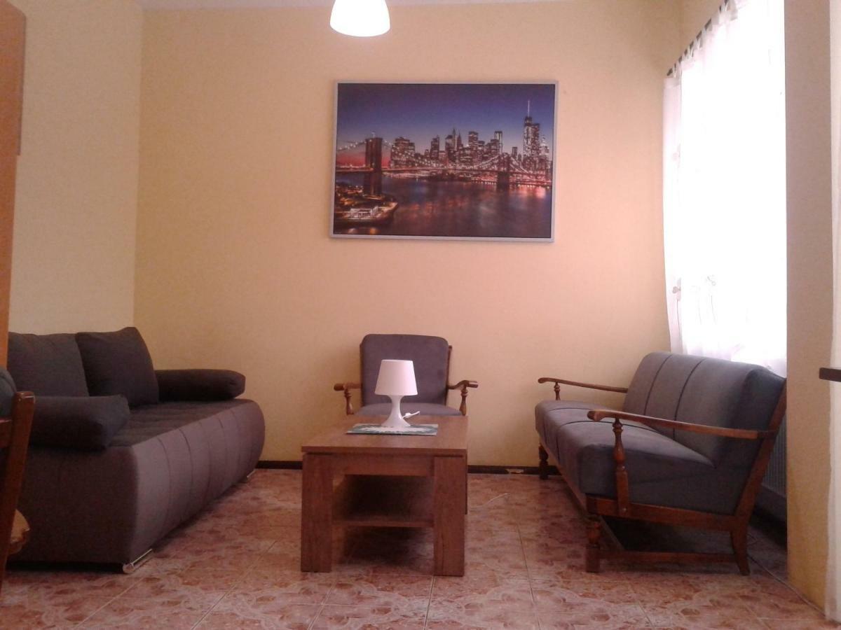 Apartamenty, Pokoje, Noclegi Pracownicze " Skarpa" Wilkasy Exterior photo