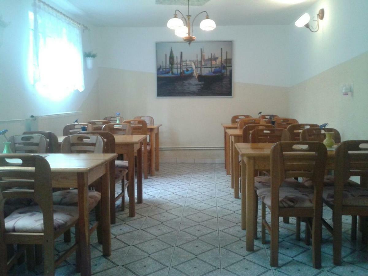 Apartamenty, Pokoje, Noclegi Pracownicze " Skarpa" Wilkasy Exterior photo